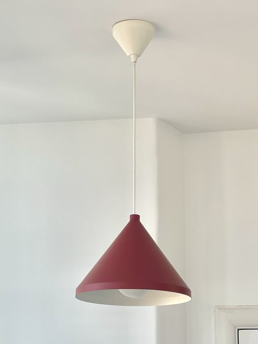 Candeeiros suspensos com abajur metálico