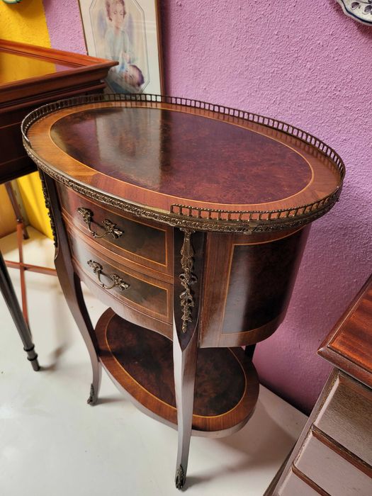 Mesa de apoio antiga com duas gavetas - Muito bom estado ger