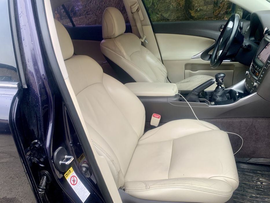 Lexus IS 220d 2011р.