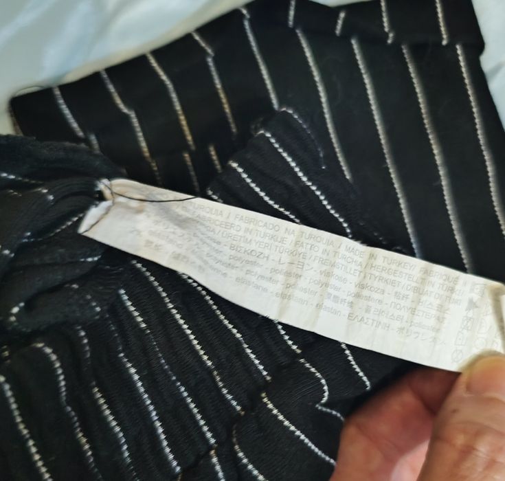 Calças pretas com riscas brancas XS da Stradivarius