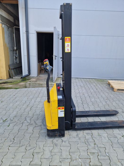 Paleciak widłowy elektryczny z windą Tor WS15S-ei