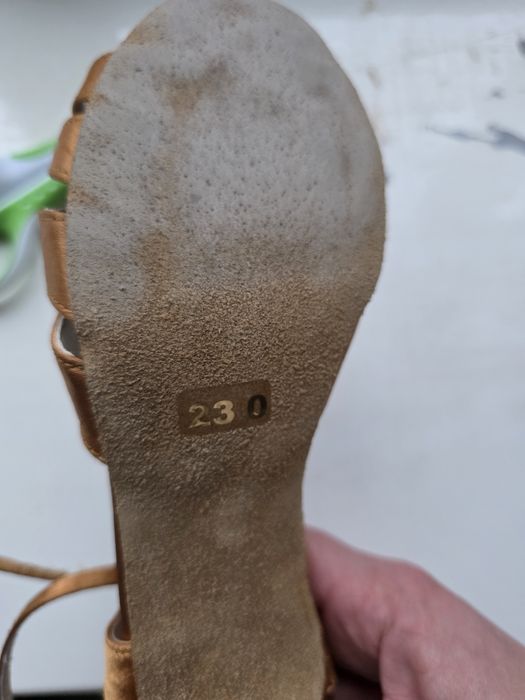 Продам танцювальні сандалі