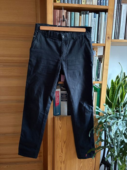Chinosy Reserved, rozm. 30