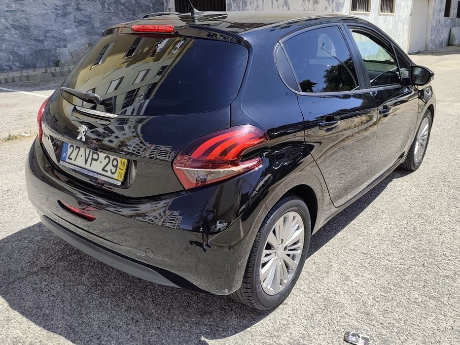 Peugeot 208 1.2 Signature 2018