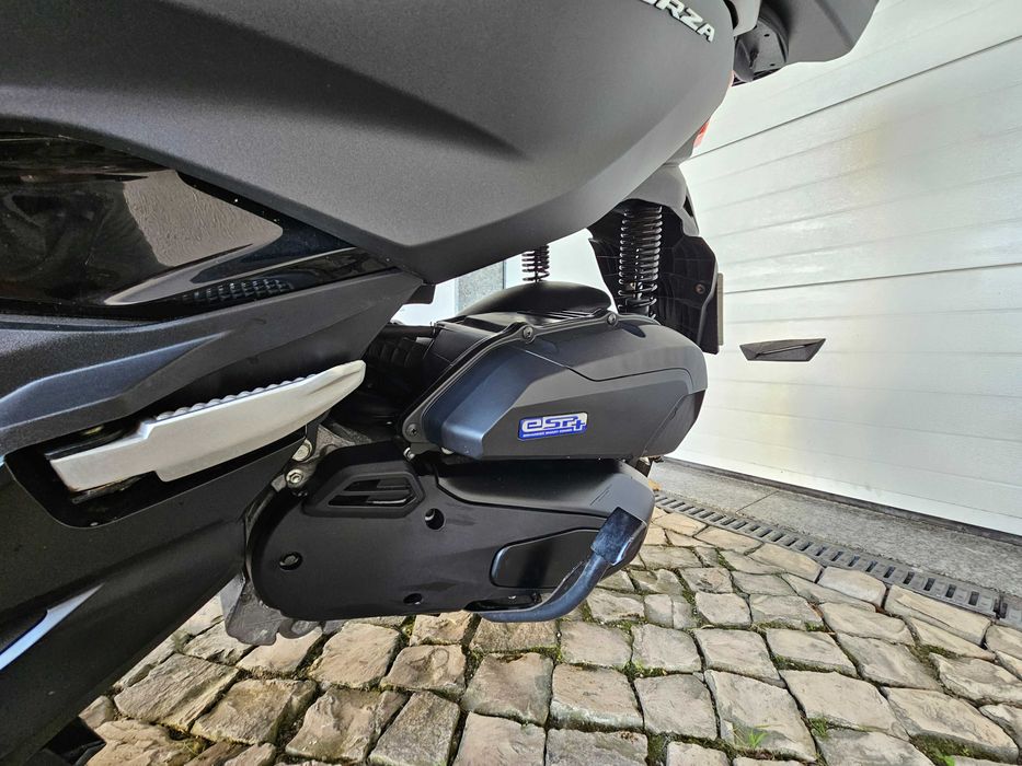 Honda Forza 125 de 2024 com Top Case com apenas 4.680 kms e com garantia da marca