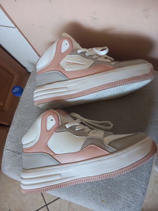 Buty białe sportowe wygodne lekkie marki sprandi