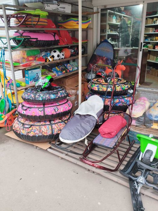 Тюбінги , санки , снігокати , льодянки