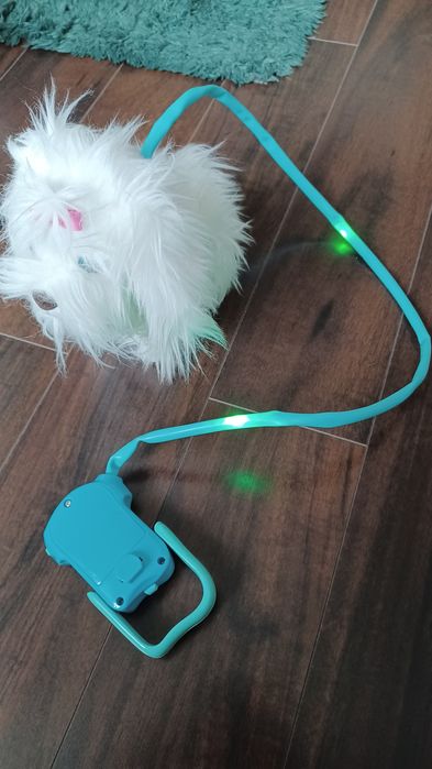Piesek chodzący na smyczy led