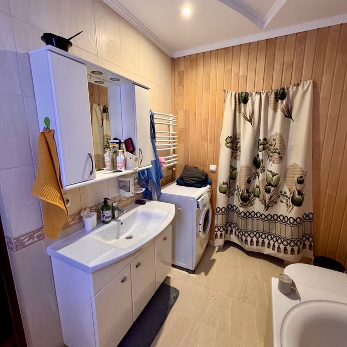 Продаж двох цегляних будинків із санвузлом 168м2 + 61сот землі