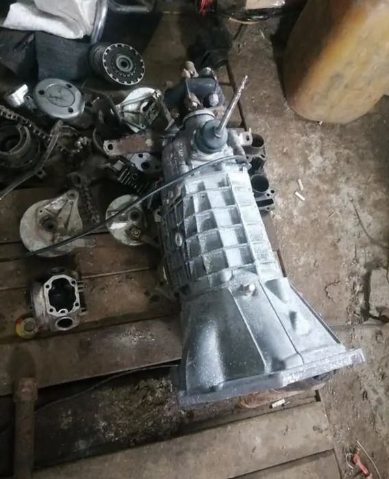 Продам коробку ваз класіка є 4 ст є 5 ступка є багато запчатин на жиги