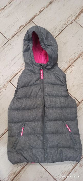 Szara kamizelka Reserved dla dziewczynki 140