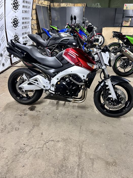 Японський мотоцикл Suzuki GSR 600 з Японії