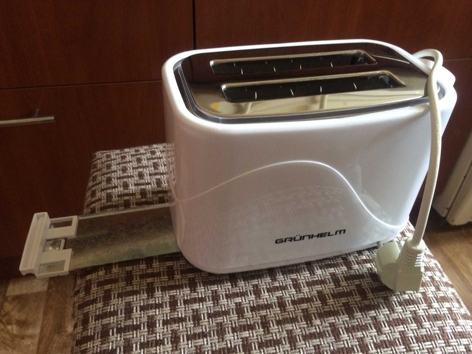 Тостер Grunhelm GWD008