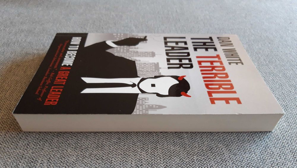 Livro "The Terrible Leader" de Dan White - NOVO