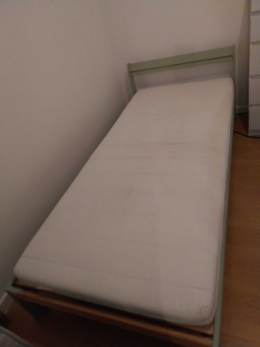 Vendo cama de solteiro 200x90cm completa