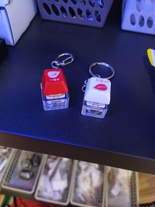 Брелок для геймерів кнопка свитч(кейкап) антистресс