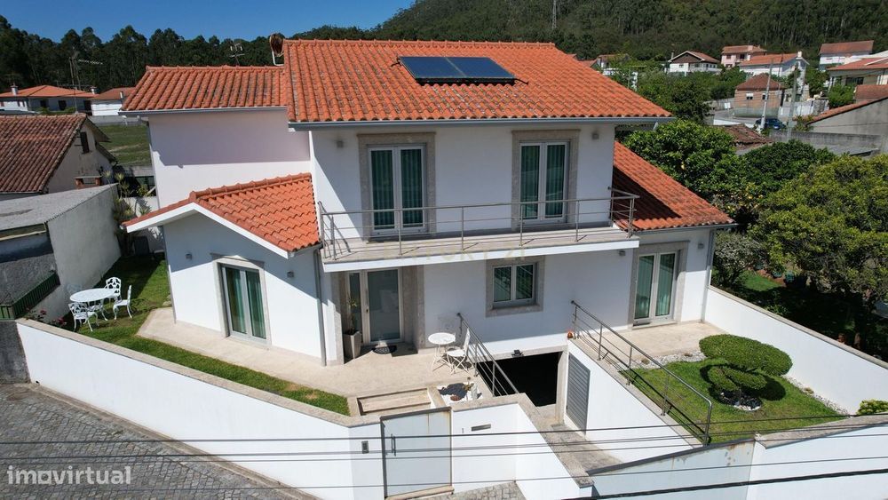 Moradia T4 em Esposende com Jardim e Garagem