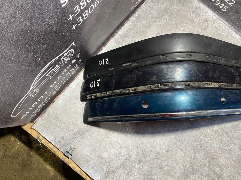 Накладка молдинг переднього бампера Mercedes W210 A2108851521