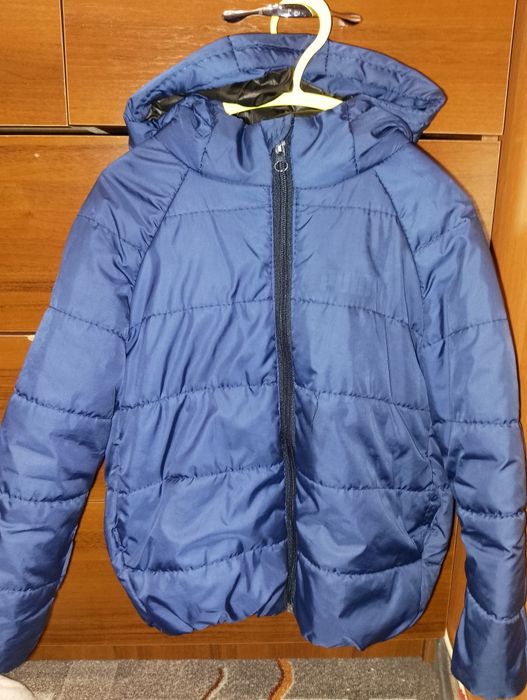 Продам дитячу вітровочку