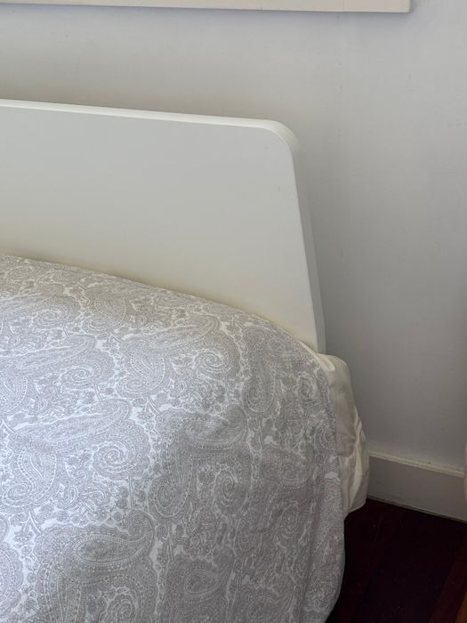 Cama IKEA semi nova + colchão