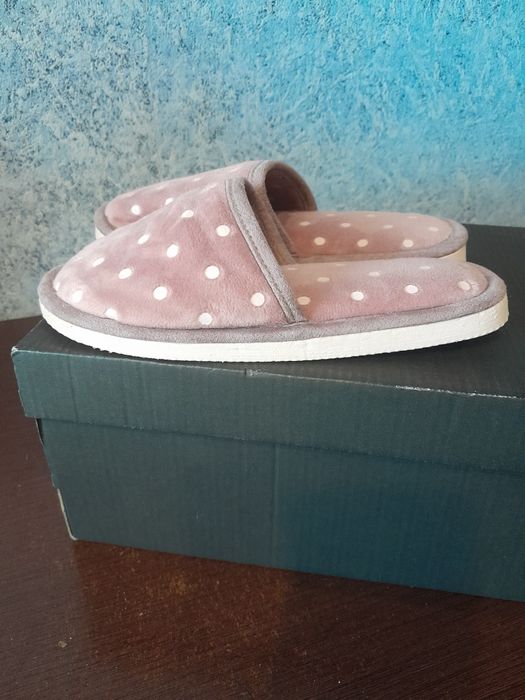 Тапочки для дівчинки