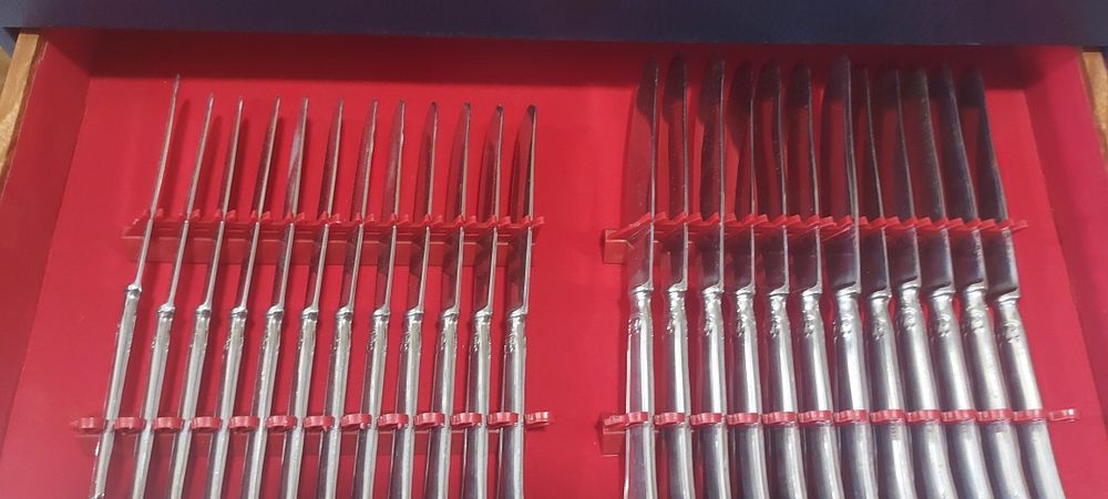 Faqueiro de 130 peças com caixa novo