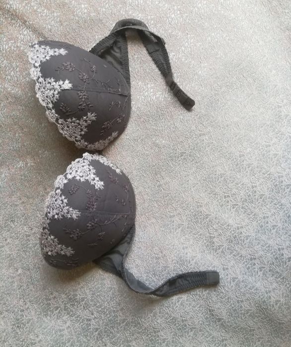 Бюстгальтери різні моделі