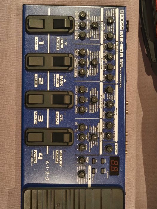 Baixos BOSS ME-90B BASS MULTI-EFFECTS Muti-FX para Baixo 8-Footswitches