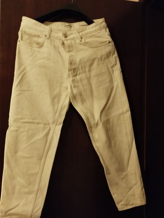 Várias calças de homem