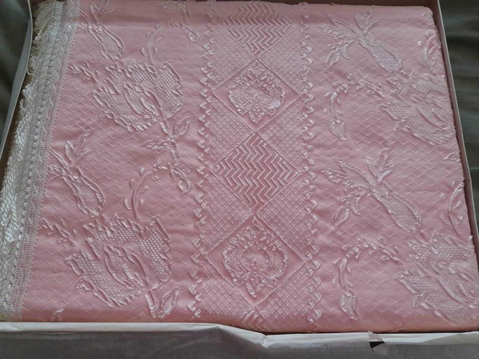 Pano de Camila em Renda; Lençóis Bordados e Colcha Bordada Novos