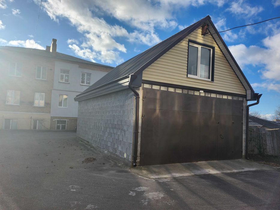 Срочно!!!Продам гараж в центре с документами. Собственник.120 кв.м.