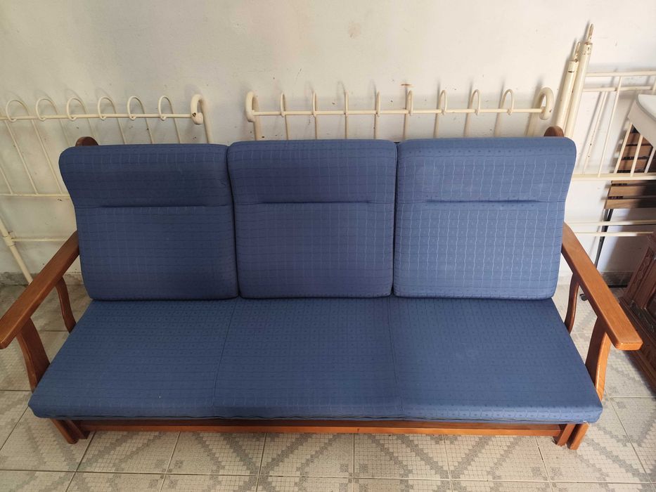 Sofá cama, com lugar para 3 pessoas