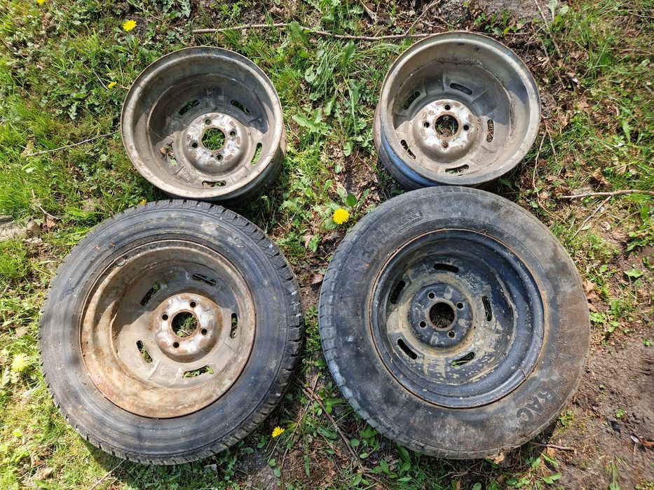 Felgi 13" IFA Trabant 1.1 
Opony też z tamtych lat 145/80/13 i