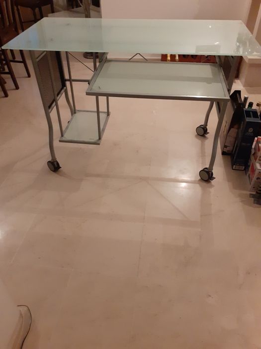 Secretária em vidro