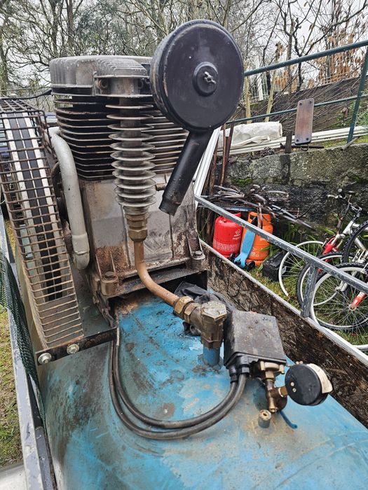 Compressor  de ar 500 litros a funcionar