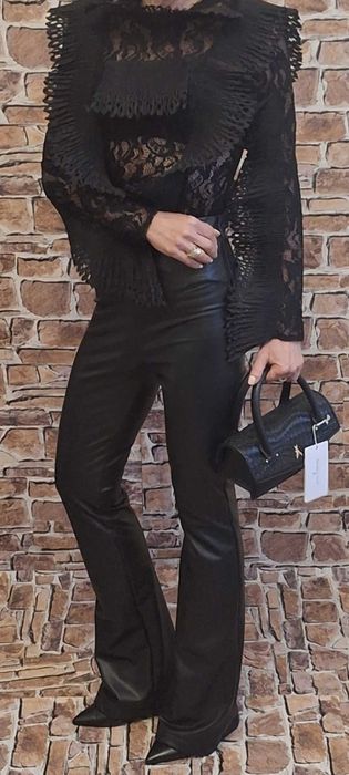 Przepiękne koronkowe czarne body  o wyjątkowym design