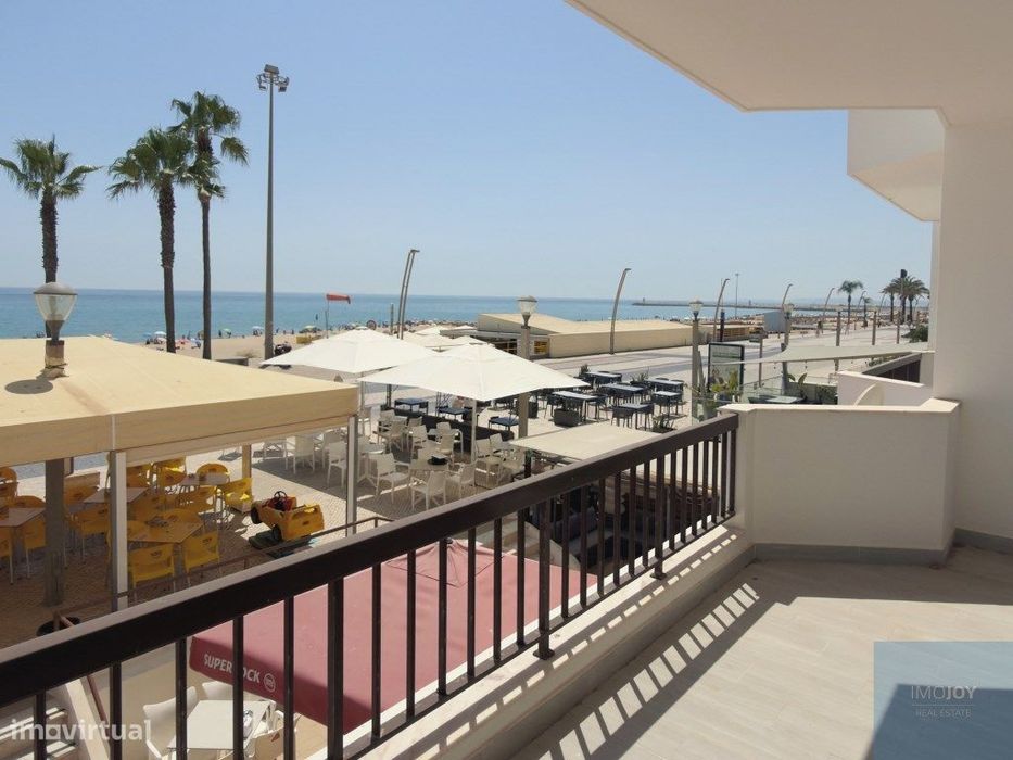 3-Bedroom Seafront Apartment in Quarteira