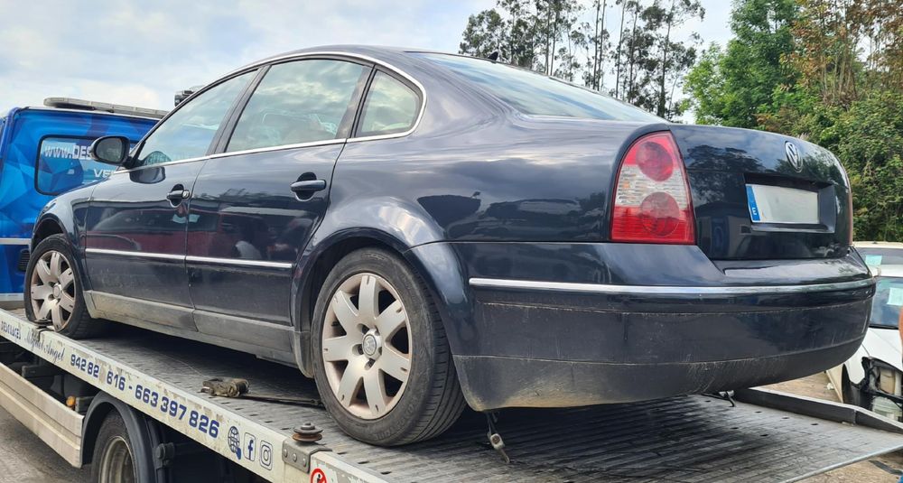 Farol Direito Volkswagen Passat Berlina 3B3