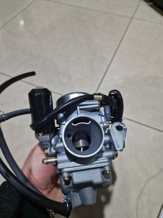 carburador para um motor de combustão interna, provavelmente para uma