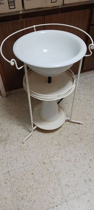 Vendo lavatório antigo
