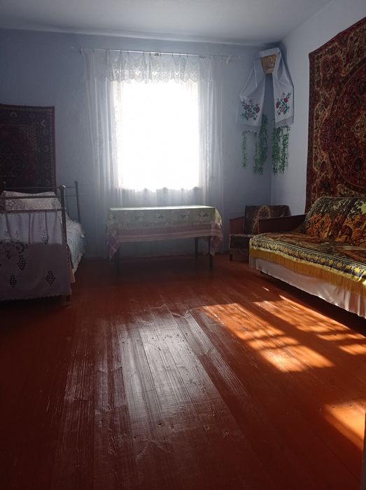 Продаж приміського будинку