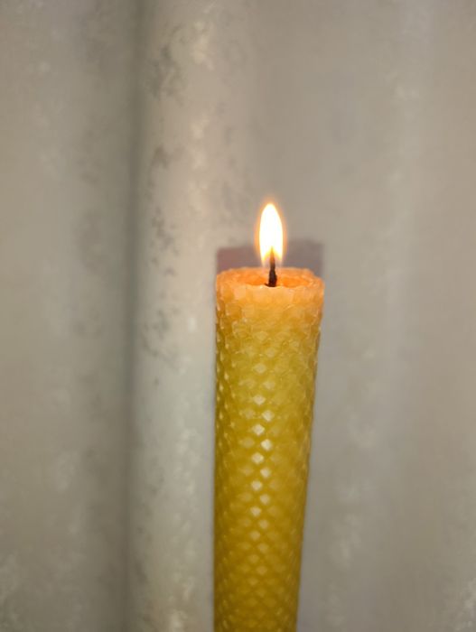 Свічка з натурального бджолиного воску ручної роботи