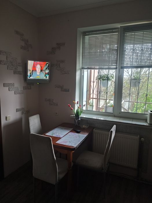 Продаж будинку 196 кв.м. (25 соток, гараж)