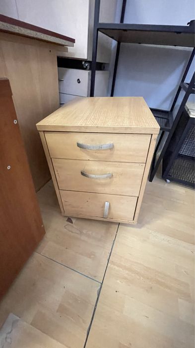 РАСПРОДАЖА стеллажи,столы,стулья,кресла,Loft мебель,тумбы,шкафы.