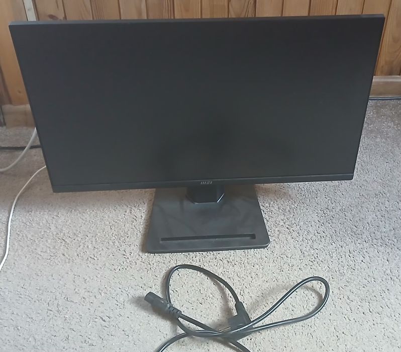 Monitor LED MSI PRO i klawiaturę Counter strike