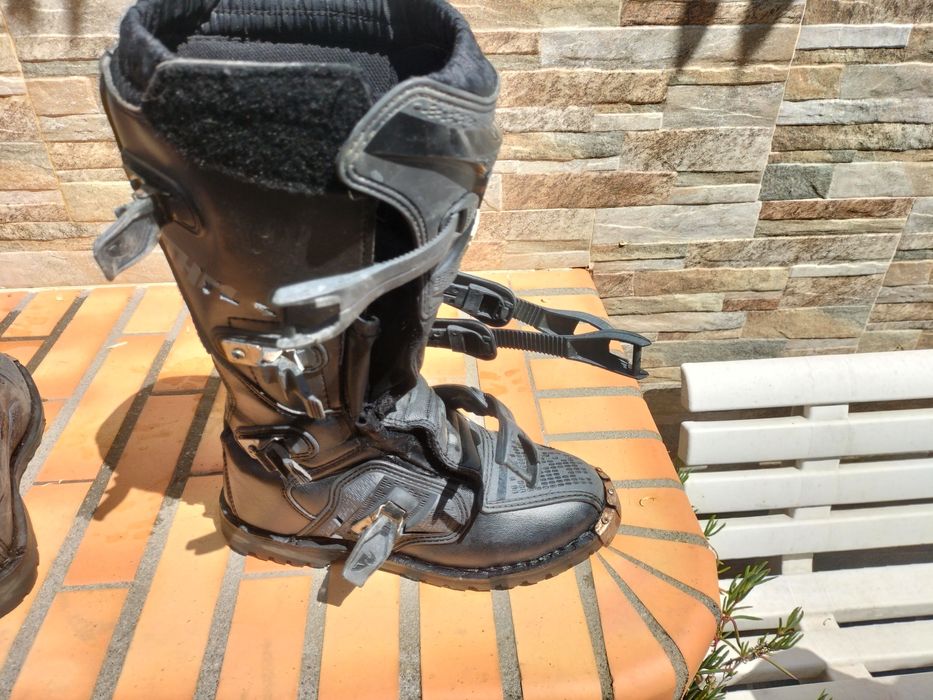 Botas Thor e colete integral