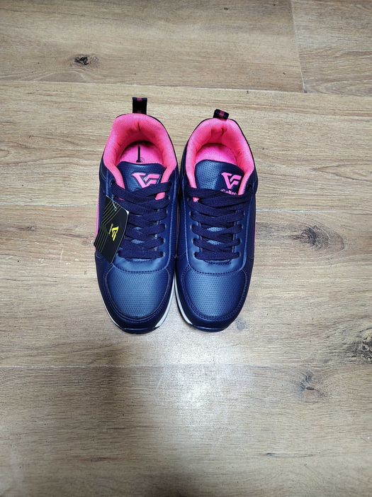 WYPRZEDAŻ !!! Obuwie sportowe damskie. Rozmiar 36