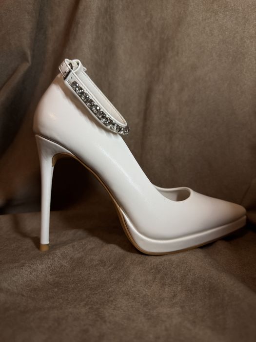 Білі лодочки , весільні туфлі , білі туфлі , весільне взуття