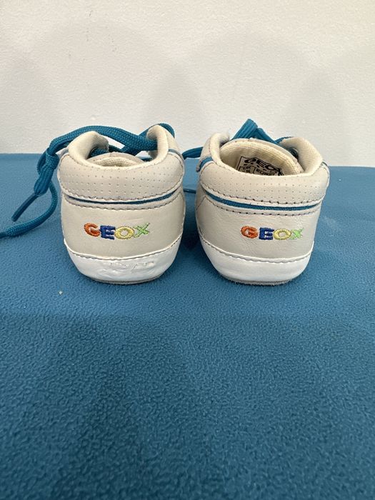 Sapatos bebe 17 GEOX novo em caix