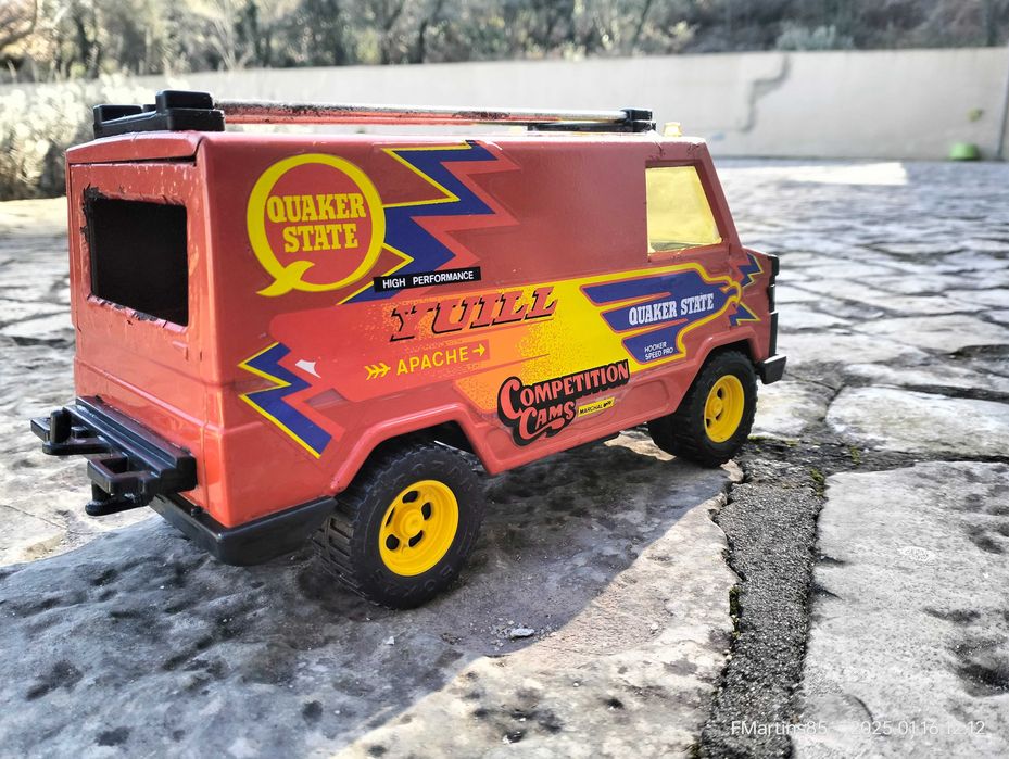 Miniatura antiga em Chapa e plastico Gozan